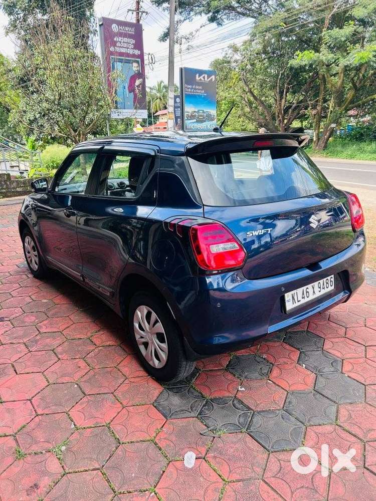 Maruti Suzuki Swift Vxi + Manual, 2022, Petrol