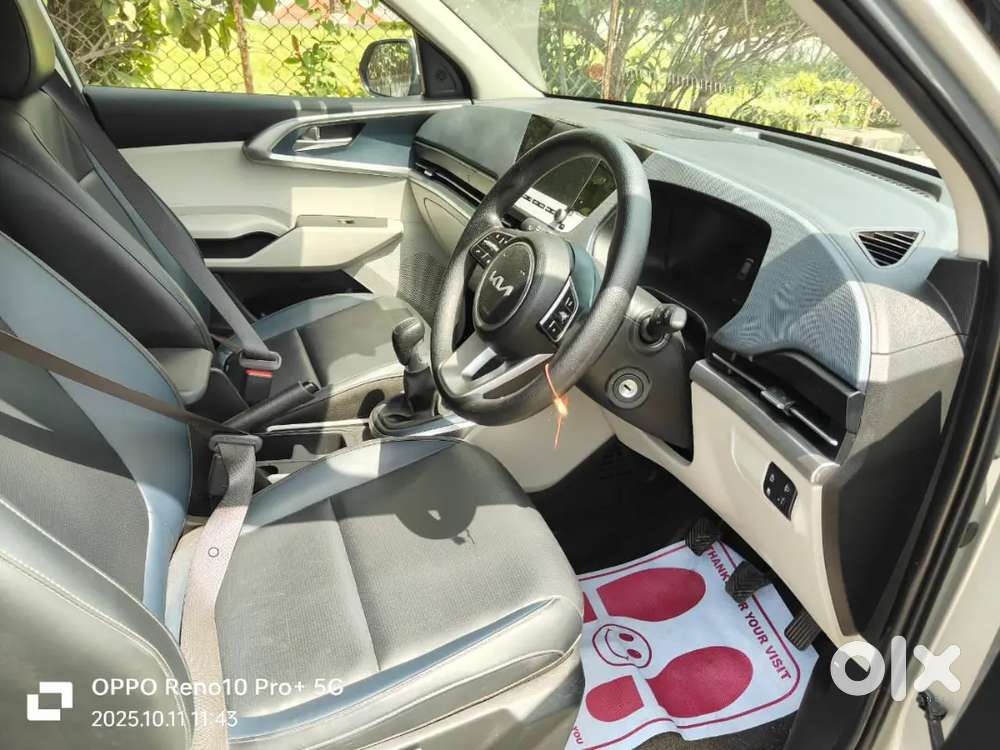 Kia Carens 2025 Petrol Well Maintained