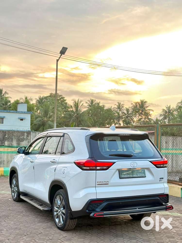 Toyota Innova Hycross 2.0 Zx (o) Hybrid 7 Str, 2025, Petrol