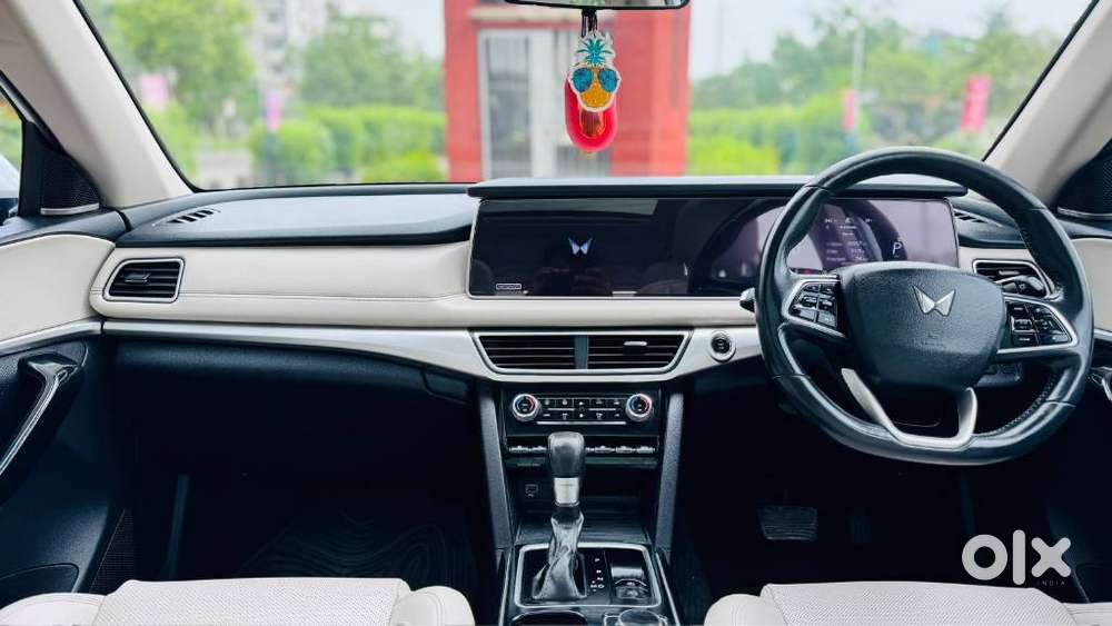 Mahindra Xuv700 2.2 Ax 7 Diesel At Luxury Pack Str, 2022, Diesel