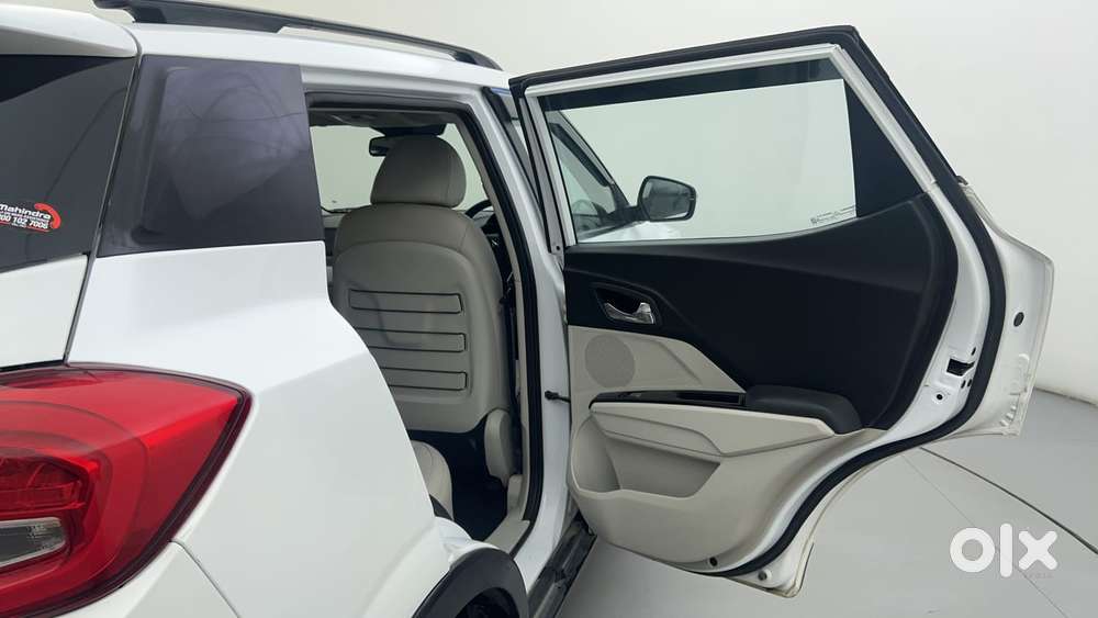 Mahindra Xuv300 W8 (o) 1.5 Diesel Amt, 2023, Diesel