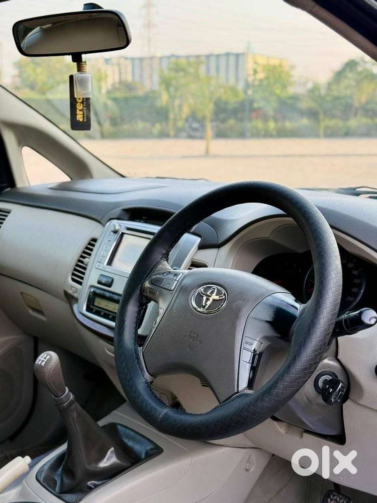 Toyota Innova 2.5 V 8 Str, 2012, Diesel