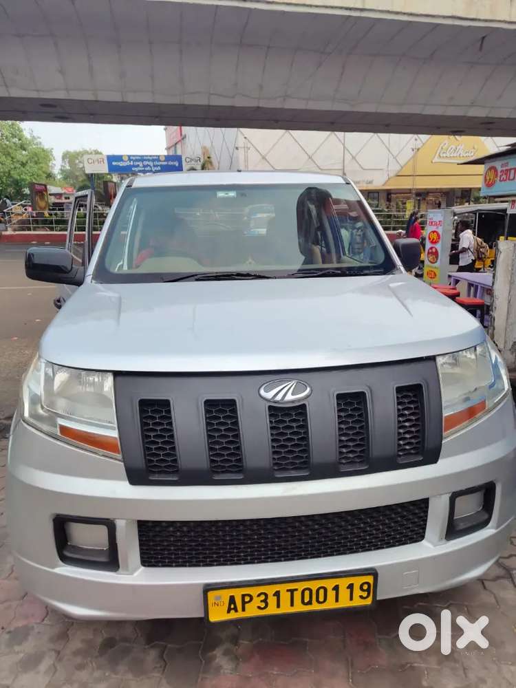 Mahandra Tuv300 Vehicle