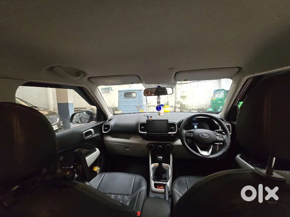 Hyundai Venue 2023 Petrol 19500 Km Driven