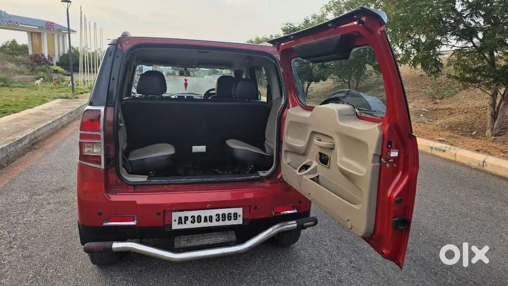 Mahindra Tuv 300 2018 Dual Tone
