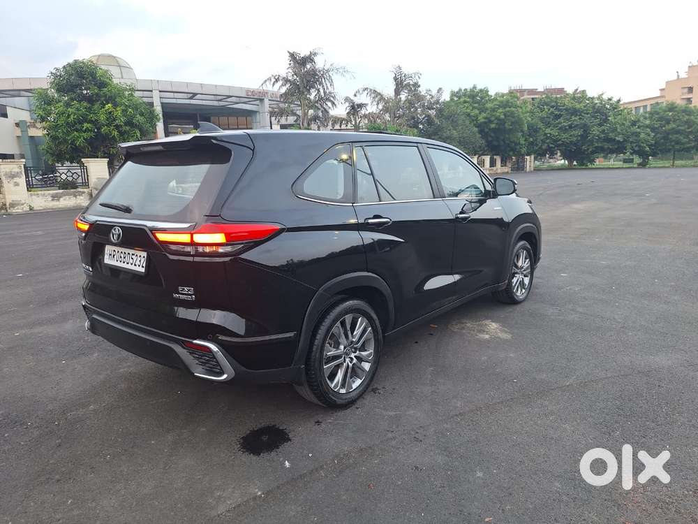 Toyota Innova Hycross 2.0 Zx (o) Hybrid 7 Str, 2023, Petrol