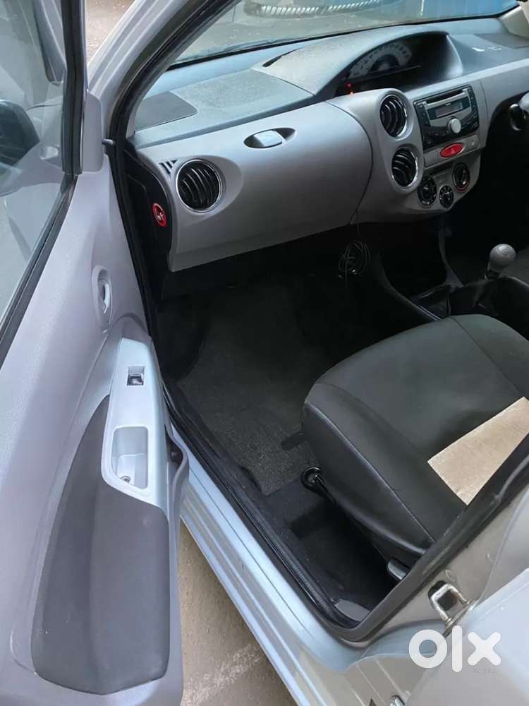 Toyota Etios 1.5 V, 2012, Petrol