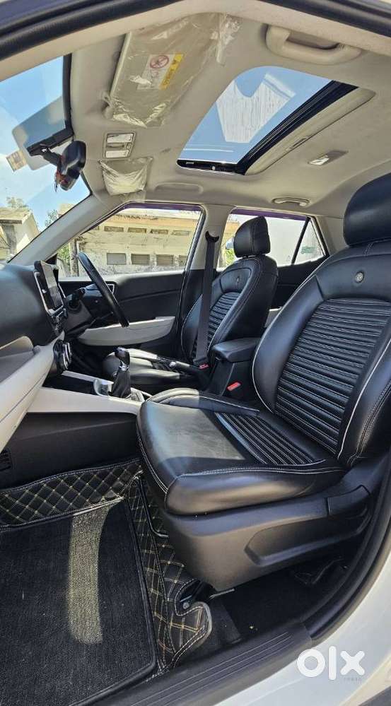 Hyundai Venue Sx Mt, 2023, Petrol