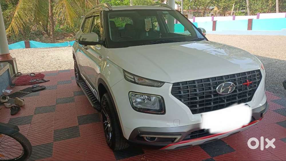 Hyundai Venue 2021 Petrol Well Maintained