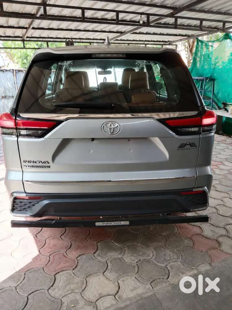 Toyota Innova Hycross 2.0 2024