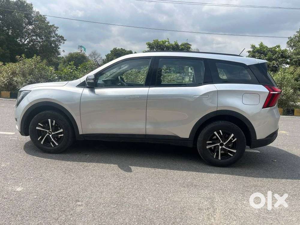 Mahindra Xuv700 2.0 Mx Petrol Mt 5 Str, 2023, Petrol