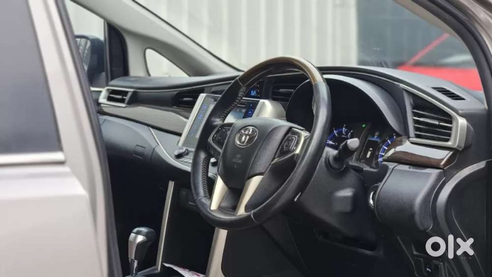 Toyota Innova Crysta 2.8 Zx At 7 Seater, 2016, Diesel