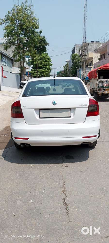 Skoda Laura Ambiente 2.0 Tdi Cr Manual, 2011