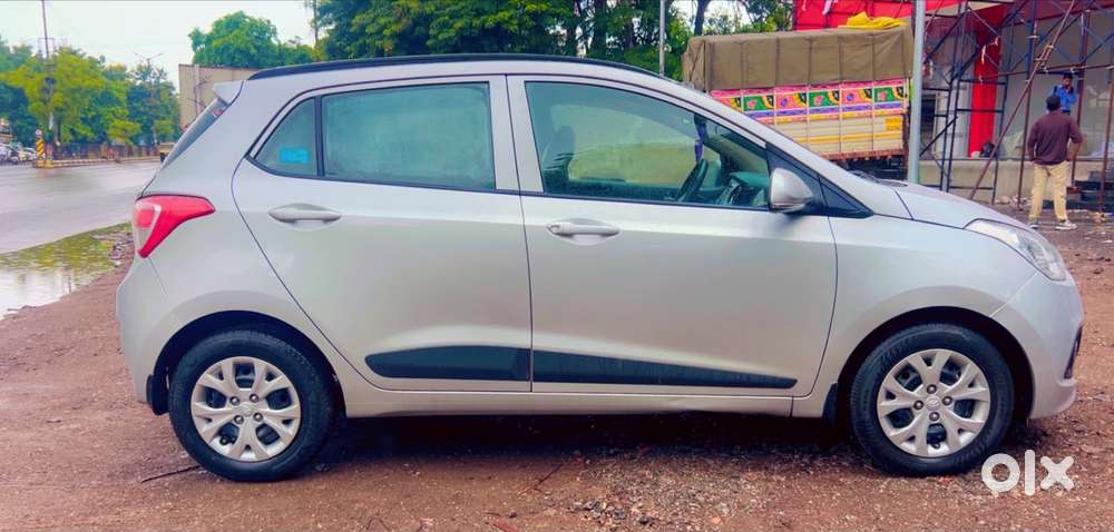 Hyundai Grand I10 At Sportz, 2016, Petrol