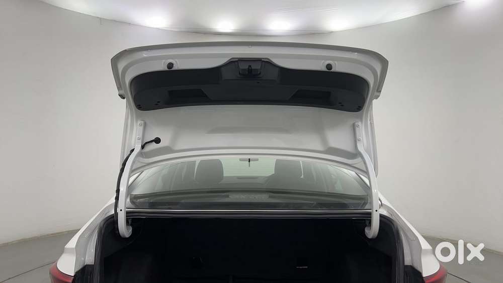 Skoda Slavia Active 1.0l Tsi Mt, 2022, Petrol