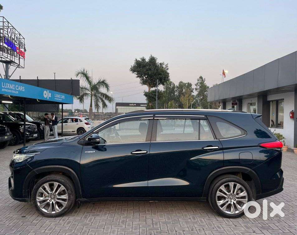Toyota Innova Hycross 2.0 Zx (o) Hybrid 7 Str, 2024, Petrol