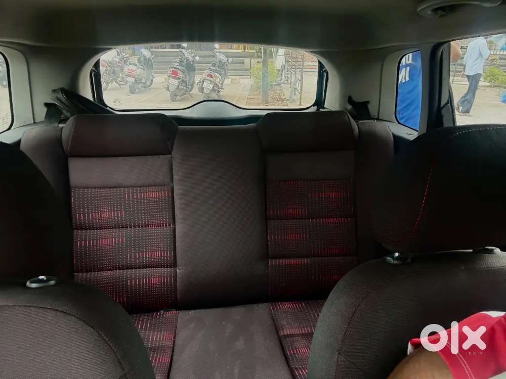 Ford Figo Titanium Petrol 2010