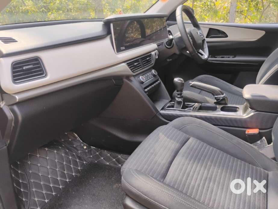 Mahindra Xuv700 2.2 Ax 5 Diesel Mt 7 Str, 2024, Diesel