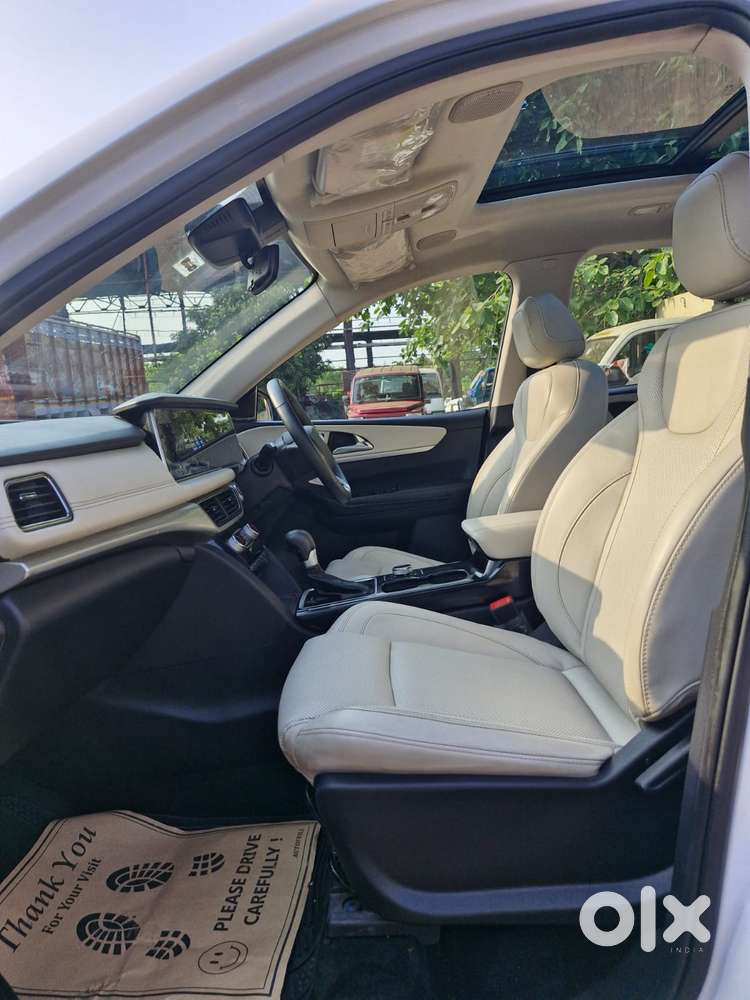 Mahindra Xuv700 2.0 Ax 7 Petrol At Luxury Pack Str, 2025, Petrol