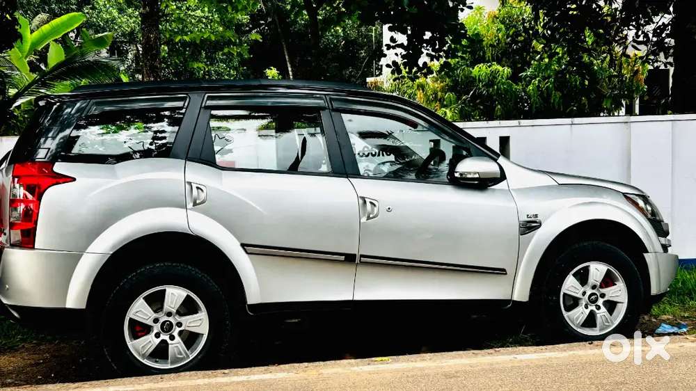 Family Used Xuv 500 W8