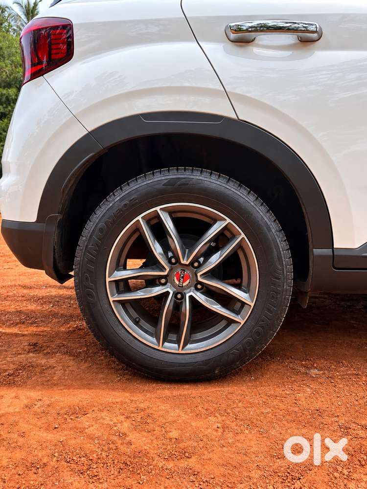 Hyundai Venue Petrol 2019 Only 30k Km Driven