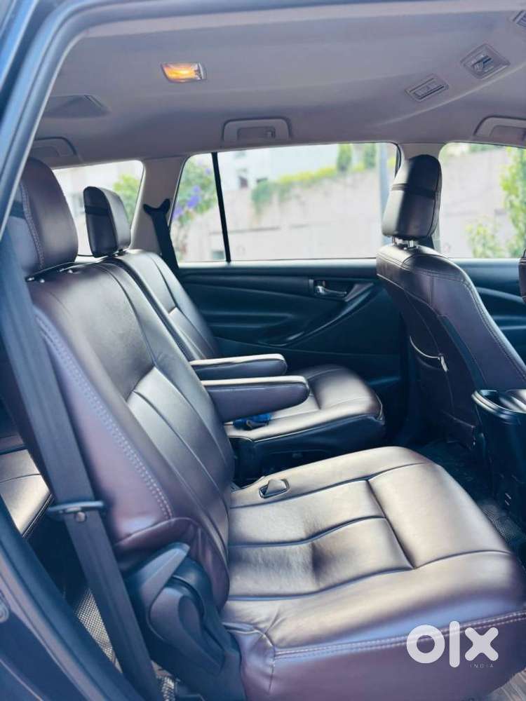 Toyota Innova Crysta 2.4 G Mt 7 Str, 2022, Diesel