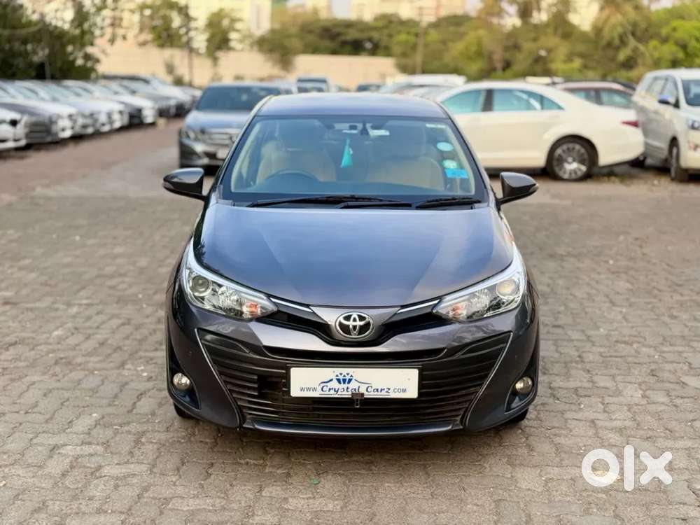 Toyota Yaris V Cvt, 2018, Petrol