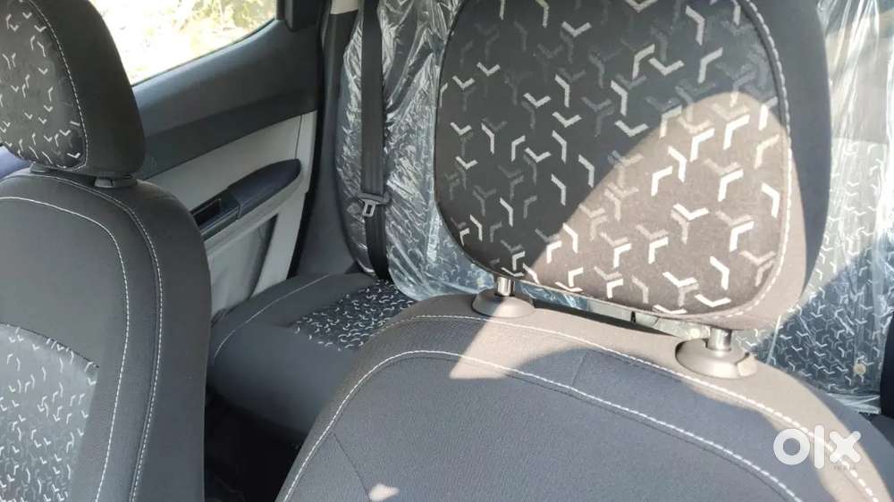 Tata Tiago Ghadi Mai Music System Nahin Hai.
