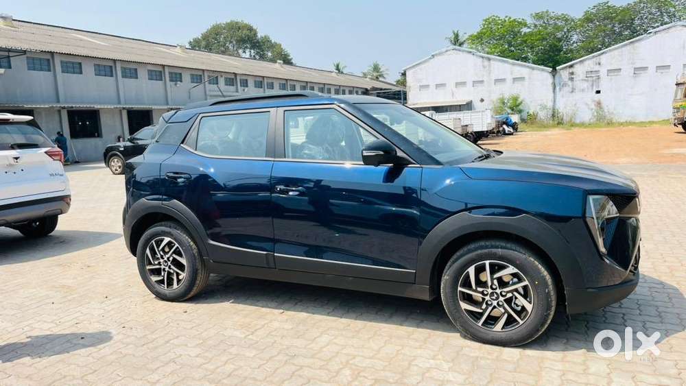 Mahindra Manual Petrol 2025 Car