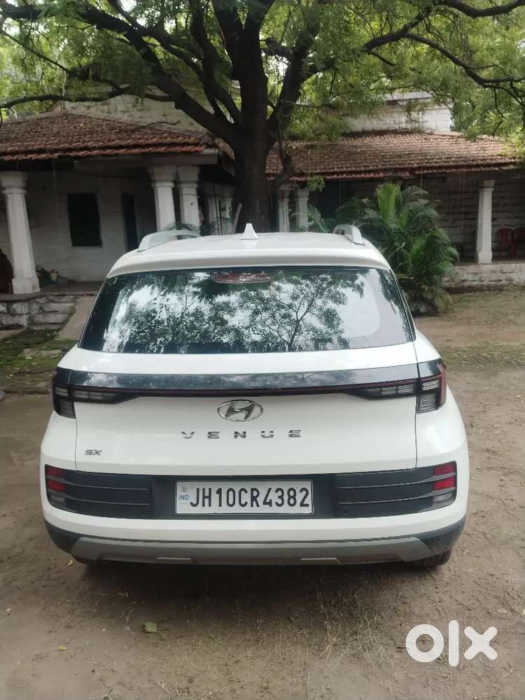Hyundai Venue 2023 Petrol 18000 Km Driven