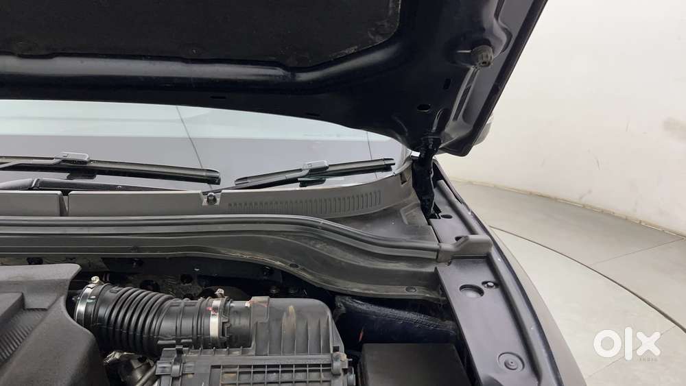 Mahindra Xuv700 2.0 Ax 5 Petrol At Str, 2023, Petrol