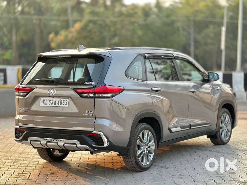 Toyota Innova Hycross 2.0 Zx (o) Hybrid 7 Str, 2025, Petrol