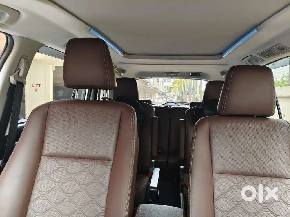 Toyota Innova Hycross 2.0 2025