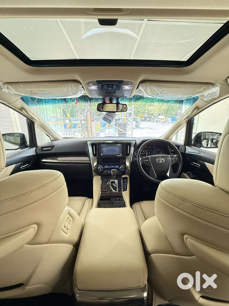 Toyota Vellfire 2.5 Executive Lounge, 2023, Petrol