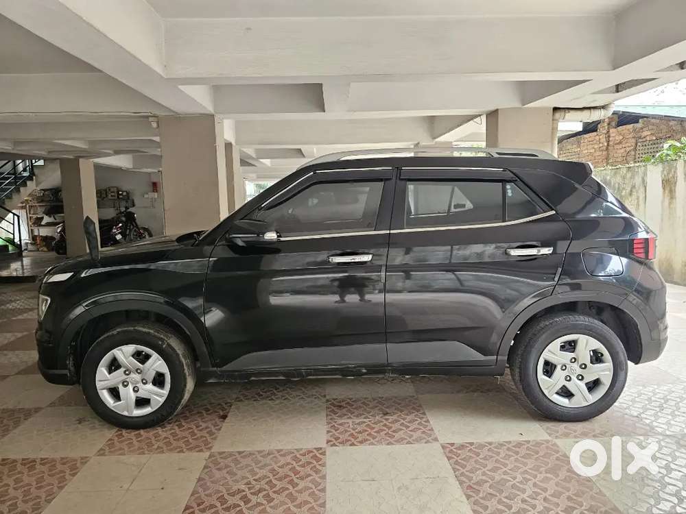 Hyundai Venue 2022 Petrol Well Maintained