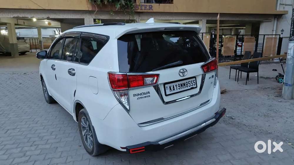 2022 Innova Crysta V Well Maintained Driven Only 91000kms