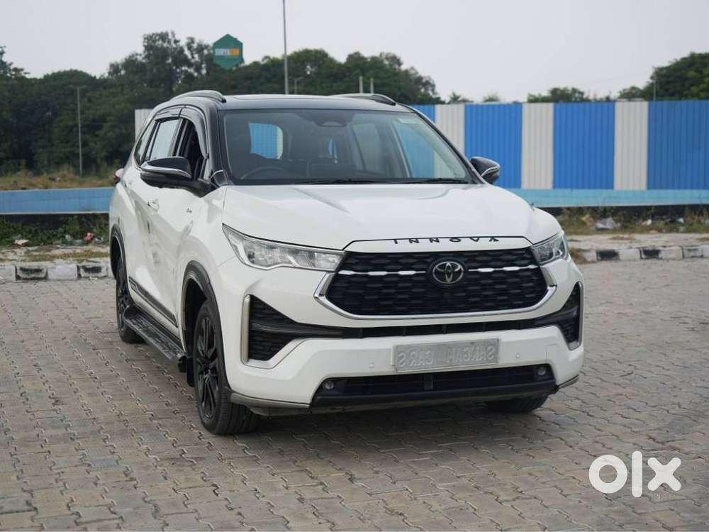 Toyota Innova Hycross 2.0 Zx (o) Hybrid 7 Str, 2025, Petrol