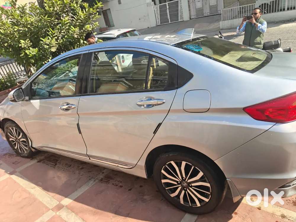 Single Hand Drive Already Three Cars