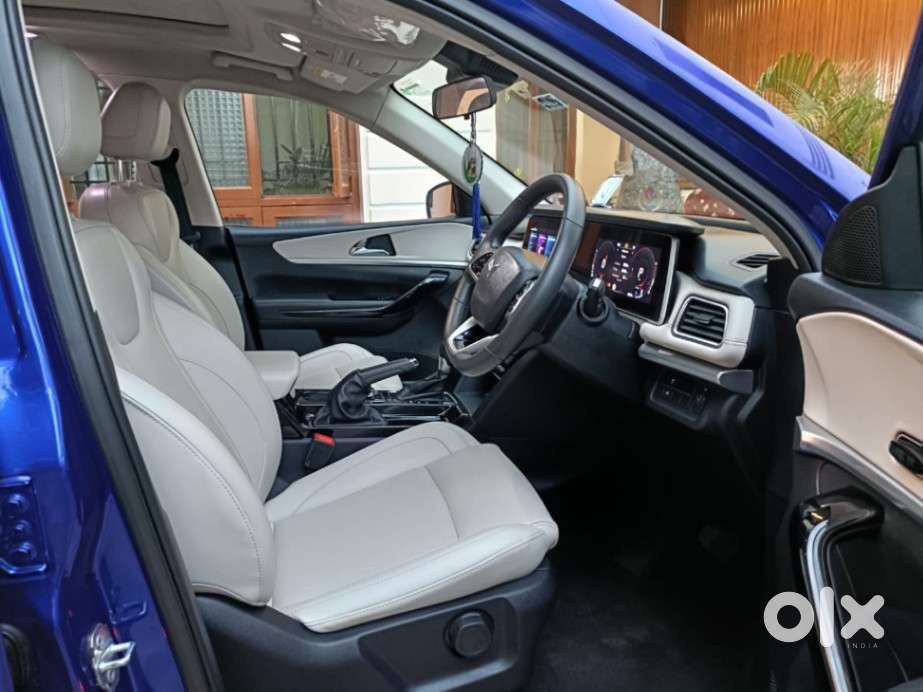 Mahindra Xuv700 2.0 Ax 7 Petrol At Str, 2021, Petrol