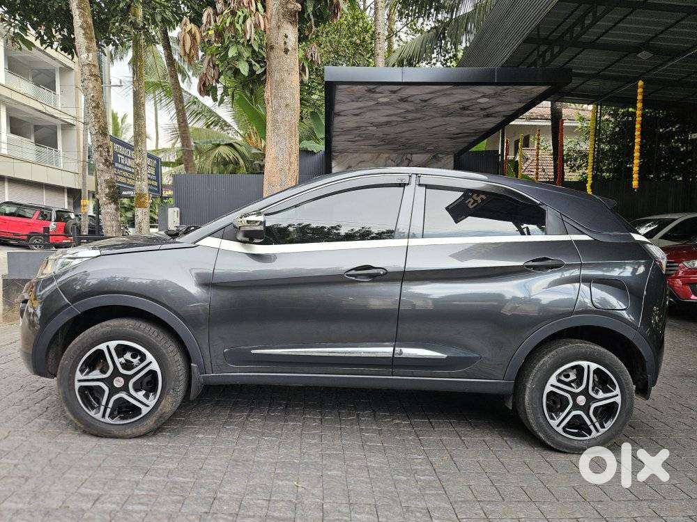 Tata Nexon 1.2 Revotron Xe, 2017, Petrol