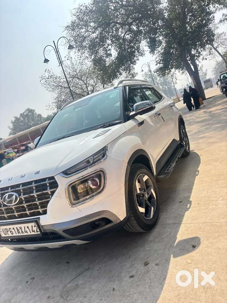 Hyundai Venue 2022 Diesel 70600 Km Driven