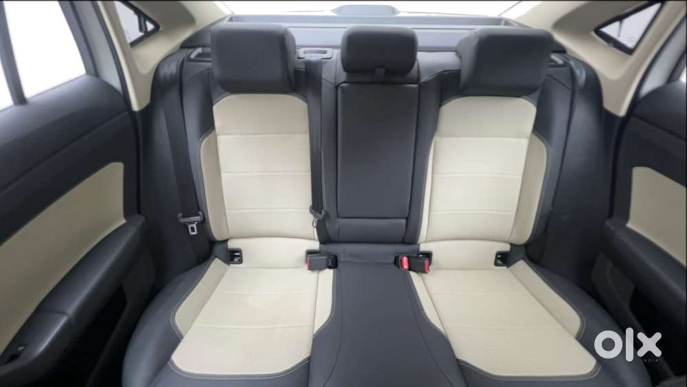 Skoda Slavia Style 1.0l Tsi At, 2023, Petrol