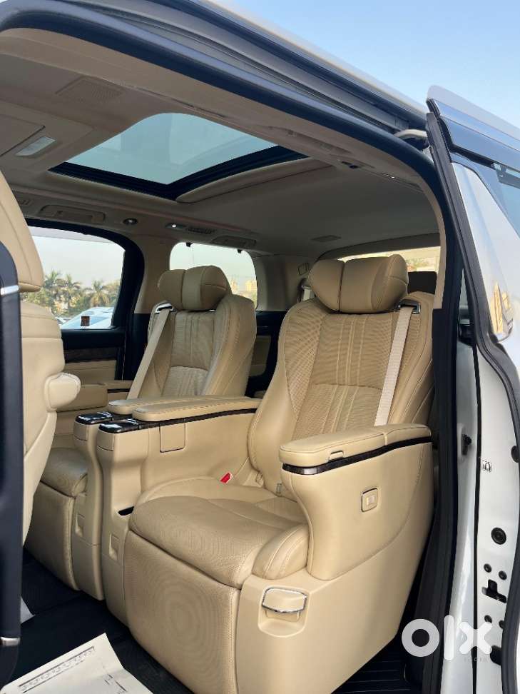 Toyota Vellfire Vip – Executive Lounge, 2023, Petrol