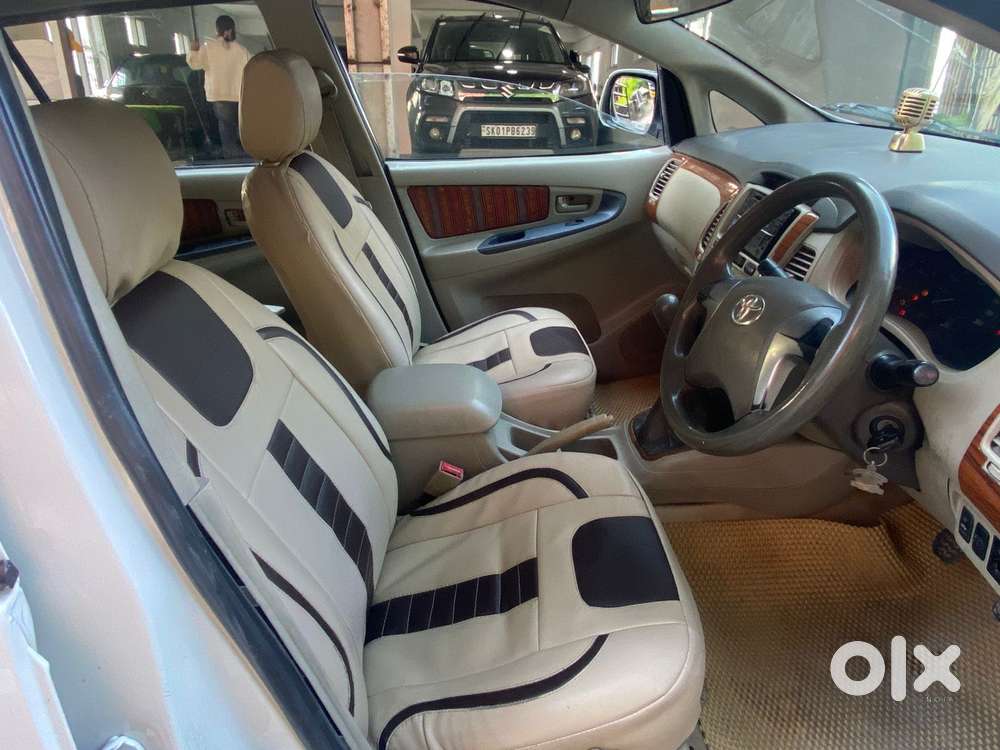 Toyota Innova 2012-2013 2.5 E Diesel Ps 8-seater, 2012, Diesel