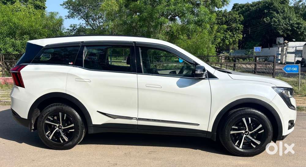 Mahindra Xuv700 2.0 Ax 5 Petrol Mt Str, 2022, Petrol