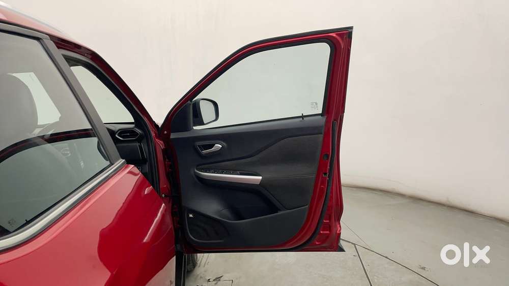 Nissan Magnite 1.0 Xv Premium, 2023, Petrol