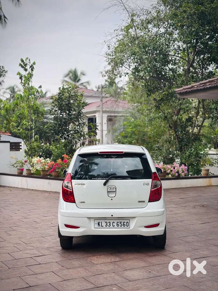 Hyundai I10 2011 Cng & Petrol Well Maintained