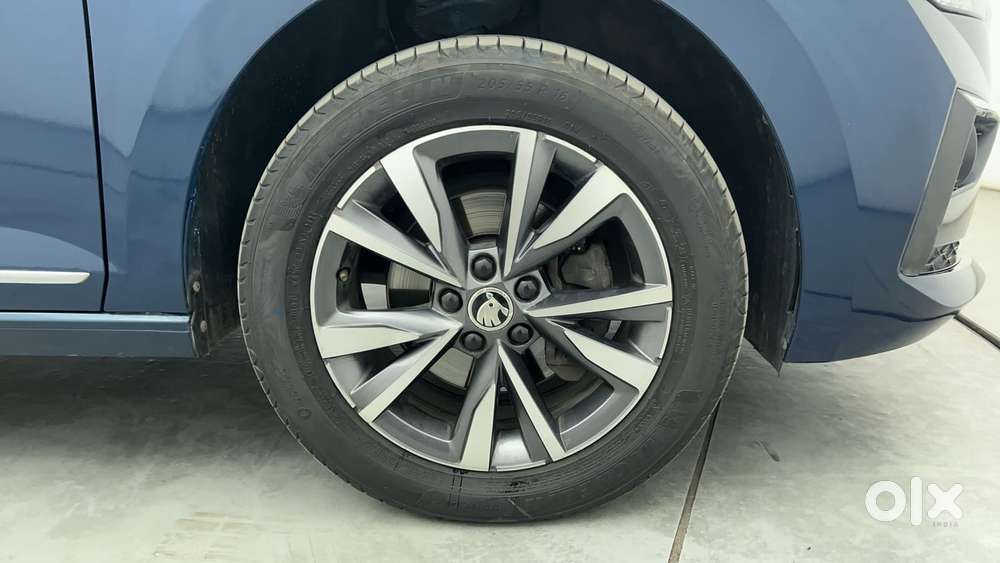 Skoda Slavia Style 1.0l Tsi At, 2023, Petrol