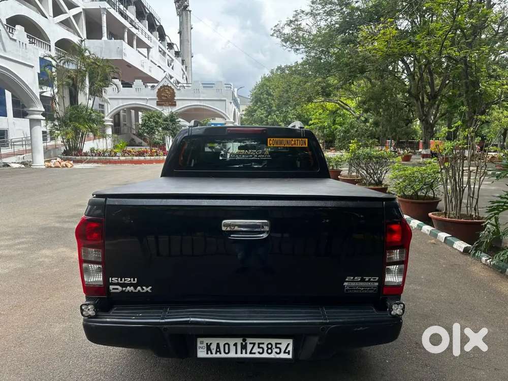 Isuzu V-cross Prestige 2017