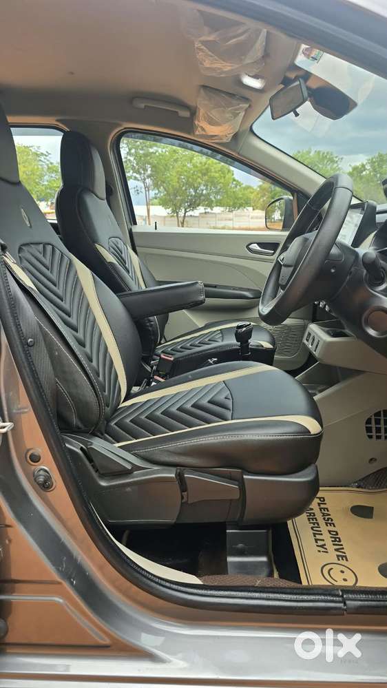 Renault Triber Rxz, 2025, Petrol